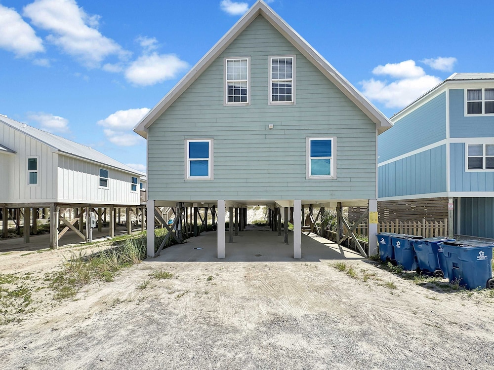 Pass Time - Beachfront for 24