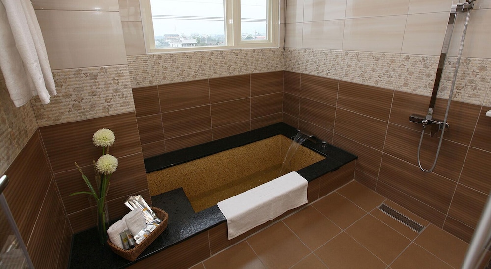 Ting-Feng B&B