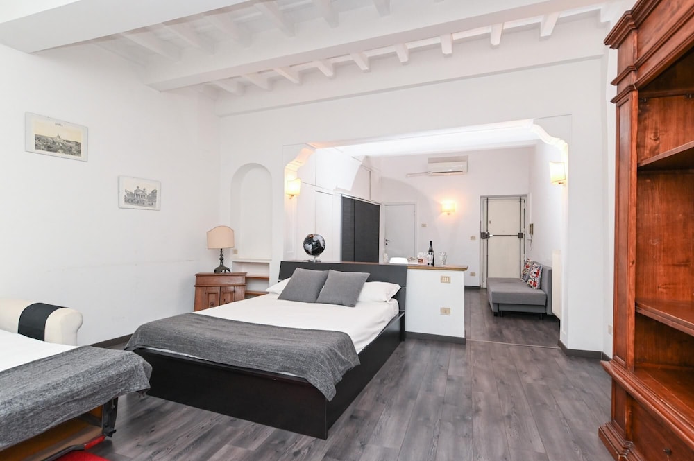 Gorgeous Trastevere Loft On The River