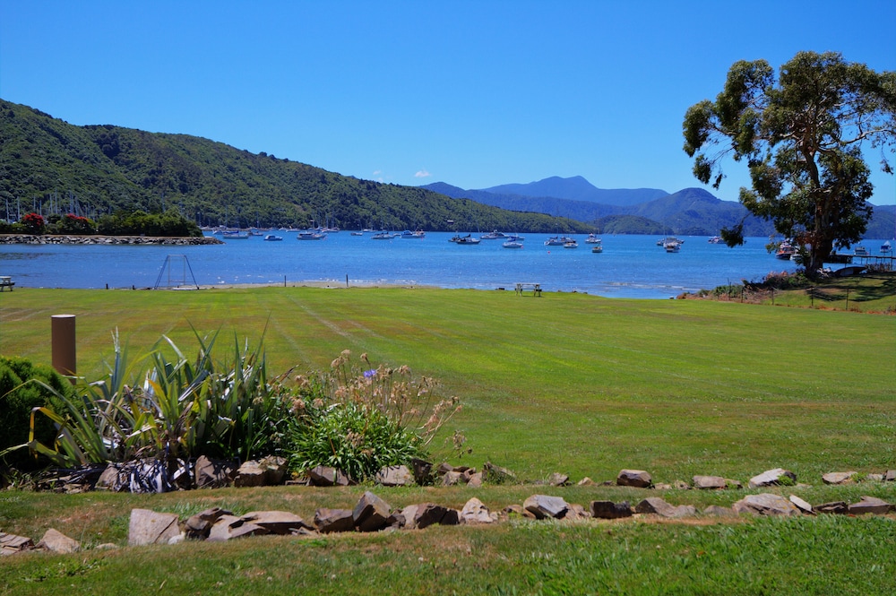 Bay Vista Waterfront Motel Picton