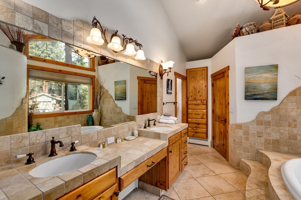 Sundown Lodge 4 Bedroom Home