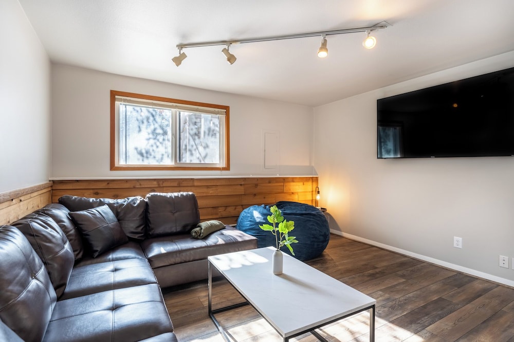 345 Rainbow Court