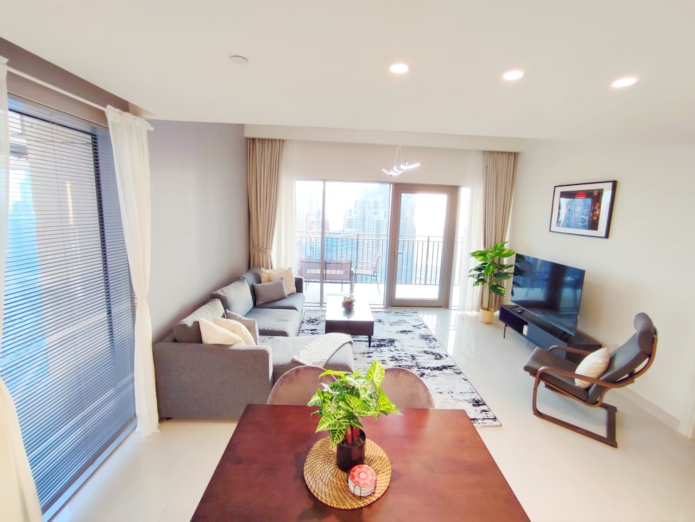 SuperHost - Chic Apartment With Balcony Close to Burj Khalifa