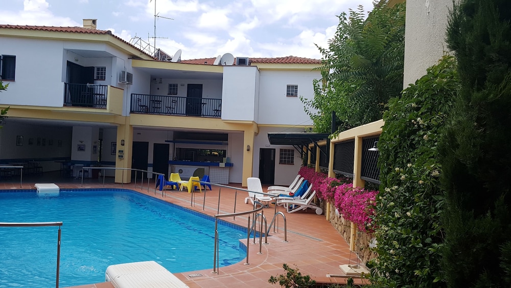 Elia Apartments