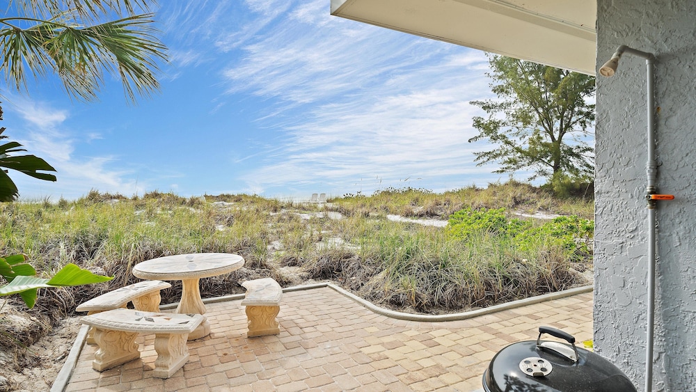 Las Hermanas 3 1 Bedroom Condo by RedAwning view 5