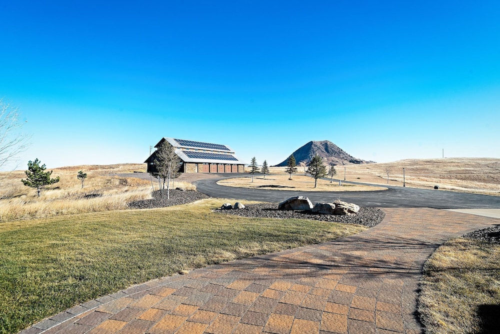 Raz Hideaway 7BR Ranch With Panoramic Mountain Views