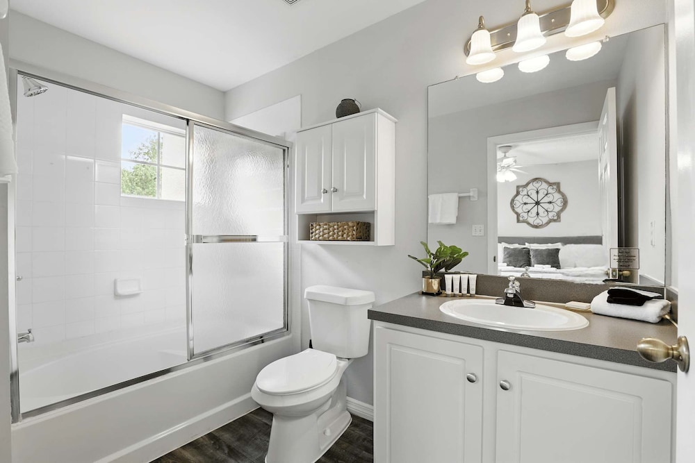 Disney Charm, Steps From Pool and Clubhouse!