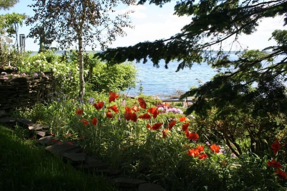 A Boat to Sea Bed & Breakfast