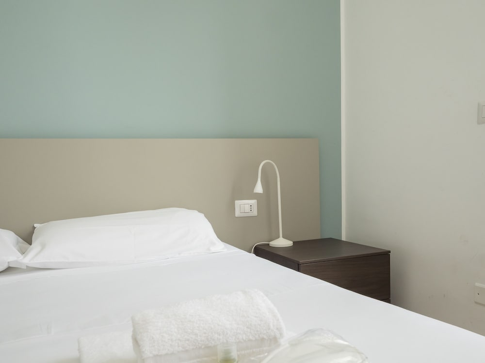 Spinoza - Modern 1 br With Balcony Steps From Piola