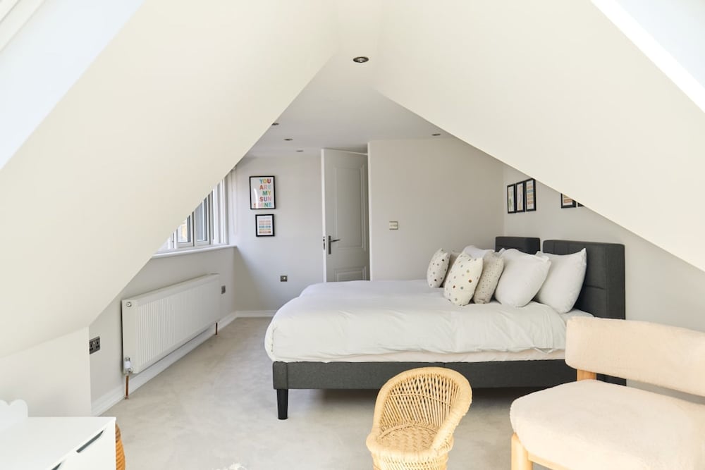 The Roehampton Place - Elegant 5bdr House With Garden Parking