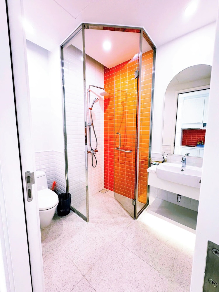 2 Bedrooms Apartment In Sunset Town