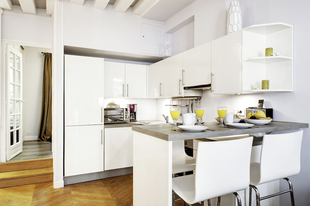 Paris Marais Central Residence