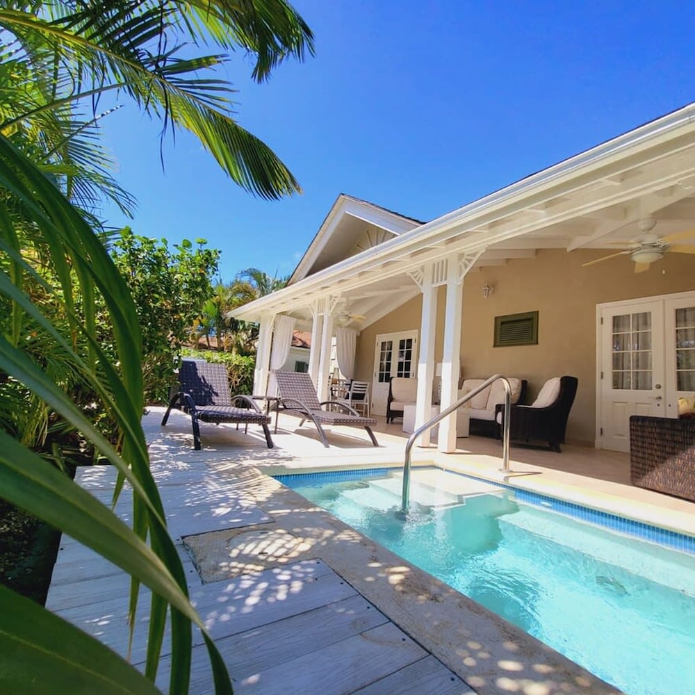 Villa Vuemont - Peaceful 3 Bedroom Villa With Pool