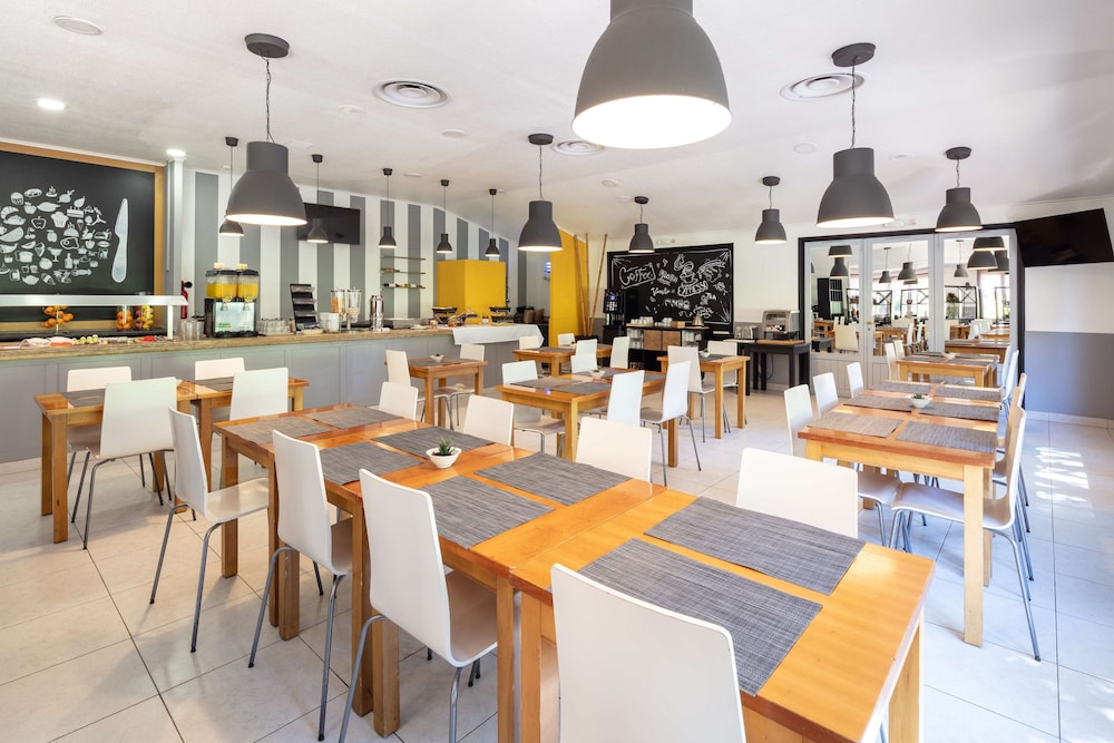 Setubal Vacations - Hotel Campanile Lisbon South - Setubal - Property Image 2