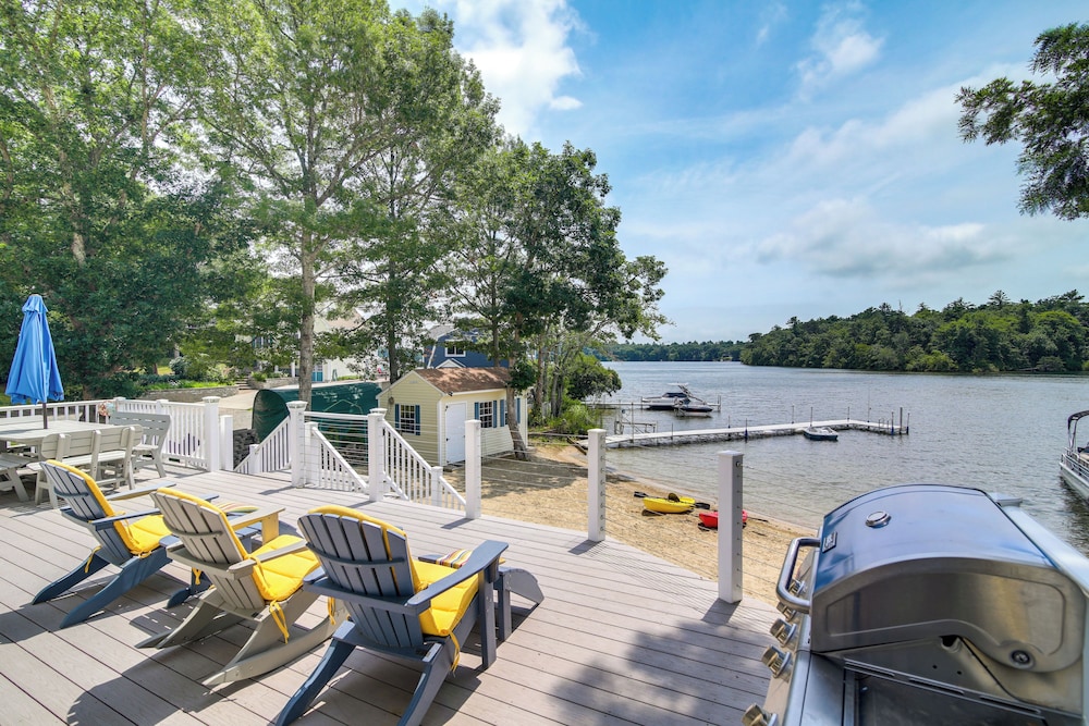 Plymouth Getaway w/ Private Lake Beach + Kayaks!