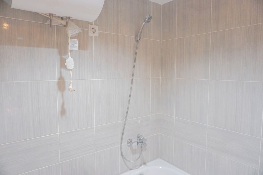 Cozy And Modern Look 1Br Apartment Vasanta Innopark By Travelio
