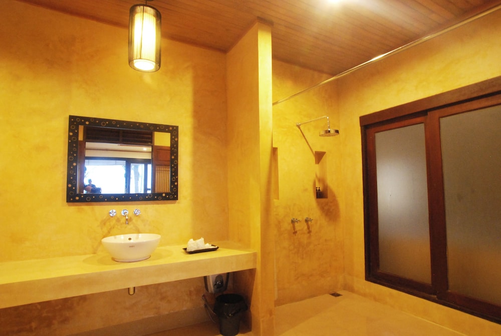 Bansaithong Beach Resort