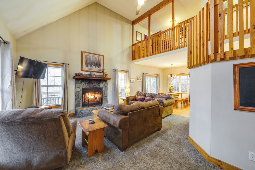 Play & Unwind! Home w/ Hot Tub in Maggie Valley