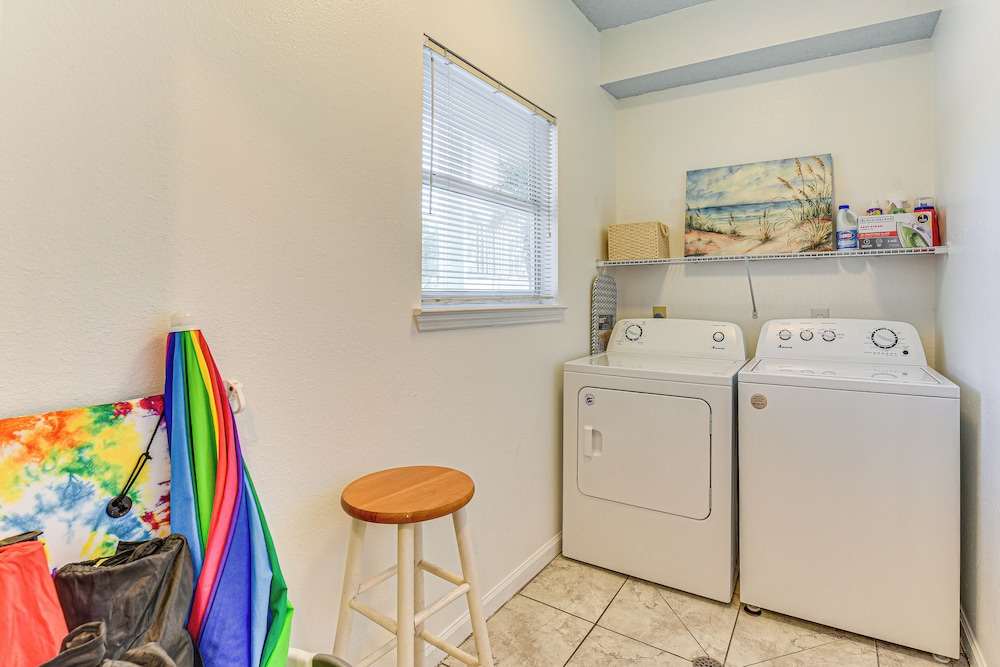 Community Outdoor Pool: Miramar Beach Condo!
