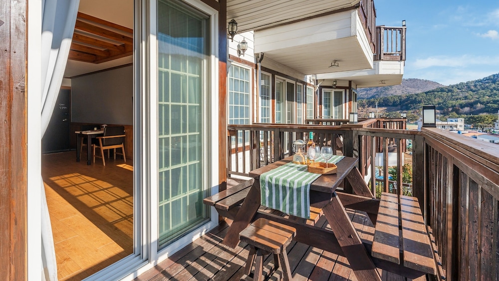 Geoje Come and Stay Pension
