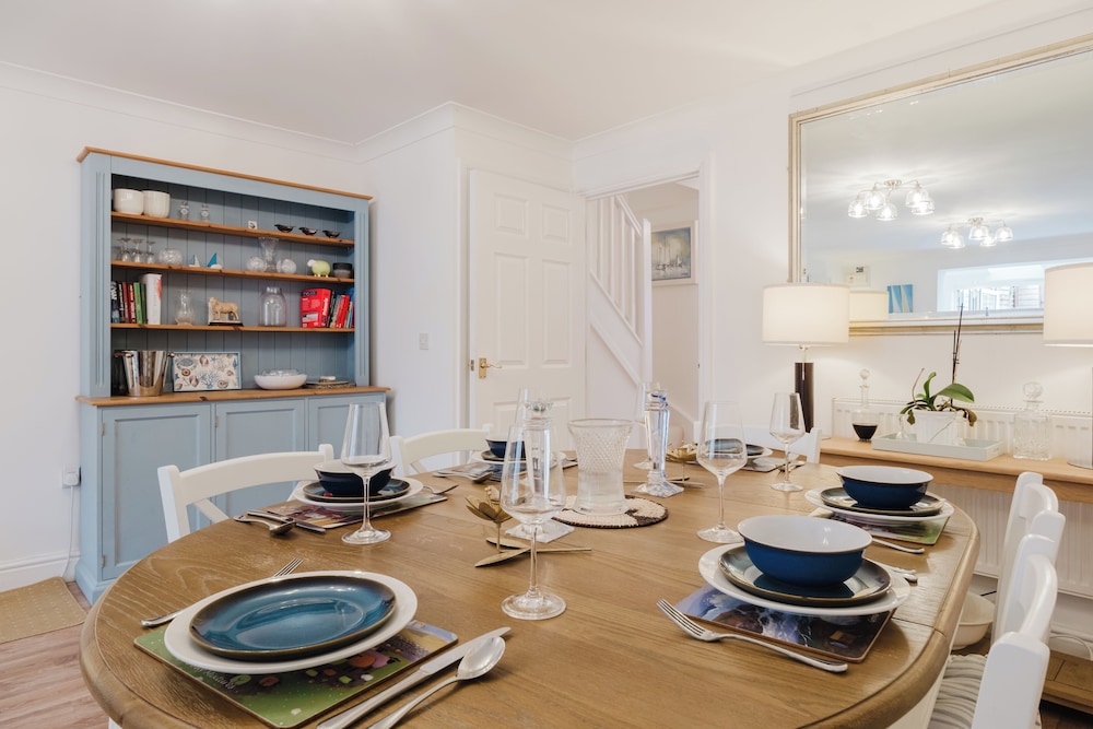 Stylish Retreat with Garden in Tetbury