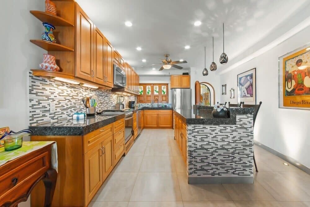 Ocean View 2Br Condo-balcony-beach-pool - 603