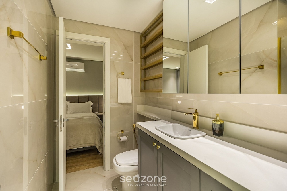 Apartment With 2 Bedrooms and Lake View Rla0201