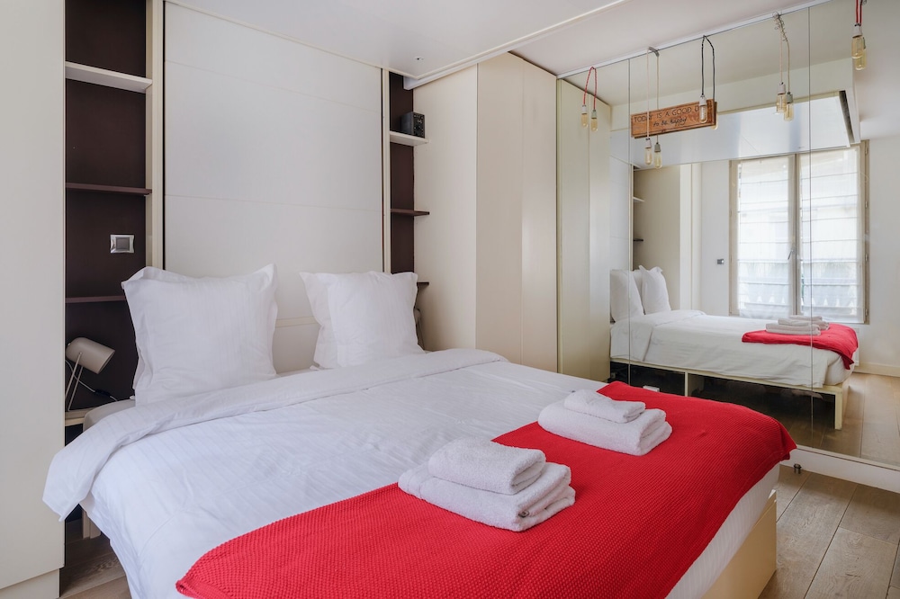 Paris Marais Bouquet Residence