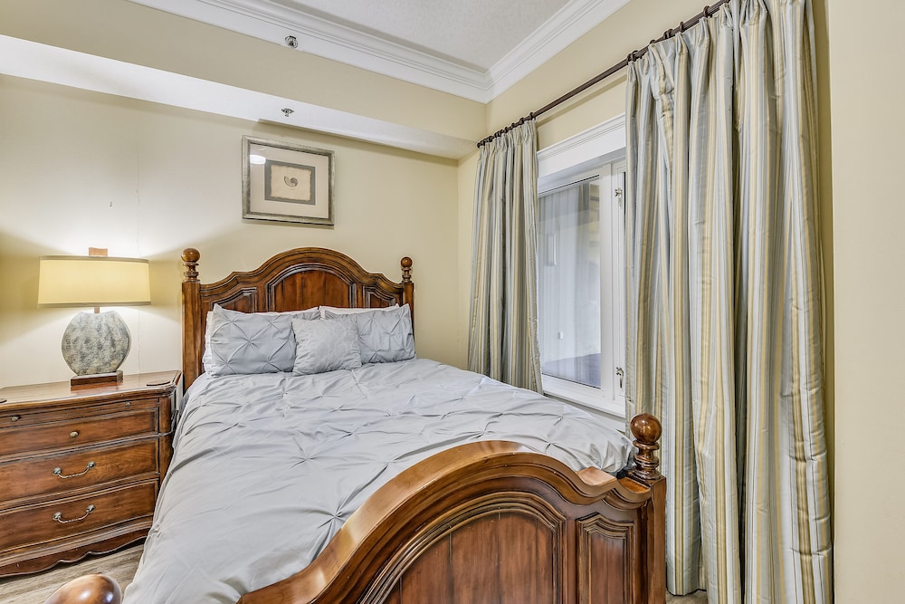 Grand Panama Beach Resort by Book That Condo