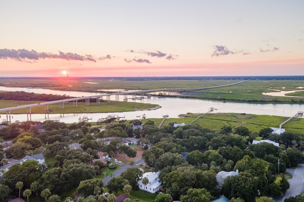 Jessamine by Avantstay Picture Perfect Home w Stunning Backyard