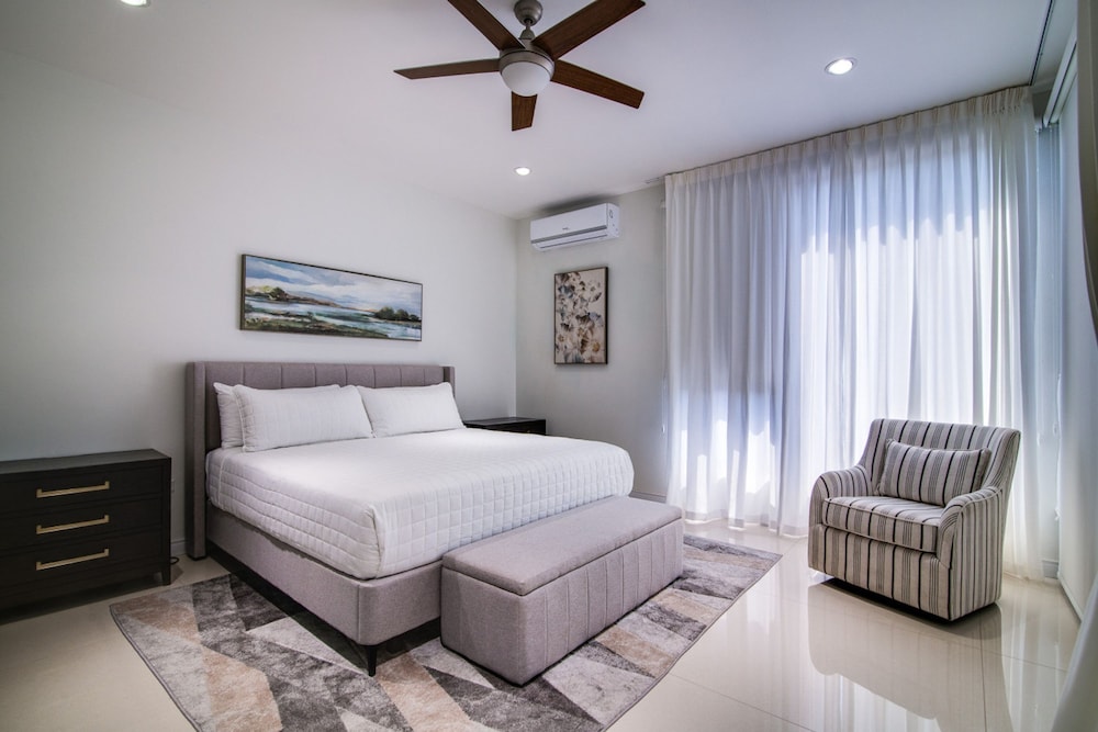 Luxury Oceanfront Villa Fully Staffed Pool Jacuzzi Movie Theatre