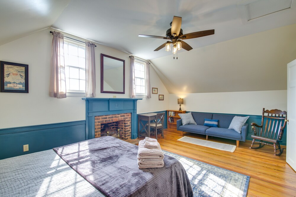 Idyllic Appomattox Home w/ Porch & Rocking Chairs! view 5