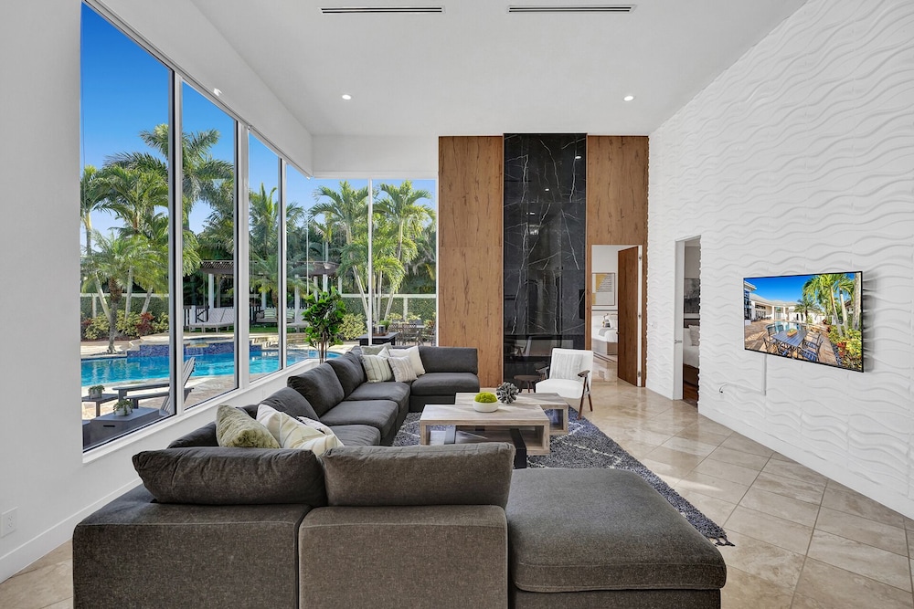 Sophia's Luxury Compound Resort w/ Heated Pool!