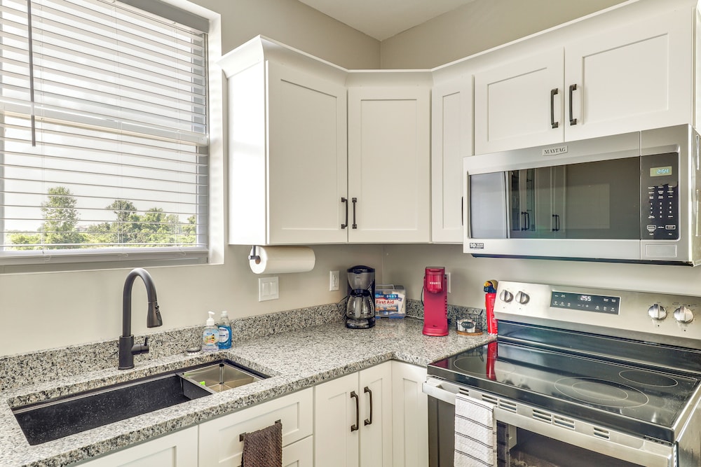 14 Mi to St Louis: Dog-friendly Columbia Home