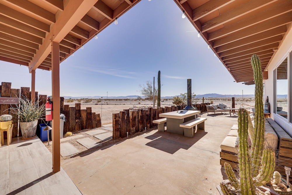 Twentynine Palms Desert Oasis w/ Pool & Hot Tub! view 4