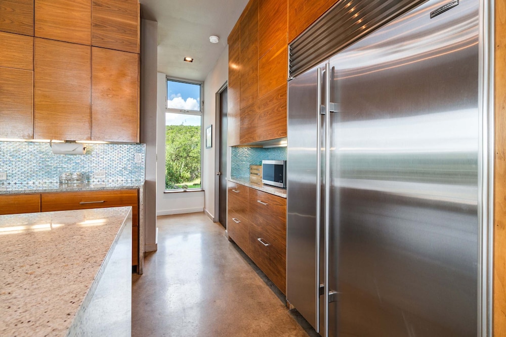 Luxury 4BR Hilltop Retreat With Scenic Views