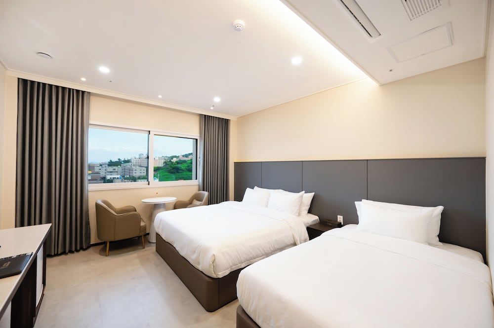 VAVANT TOURIST HOTEL