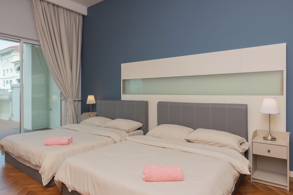 Straits Quay Waterside Suites