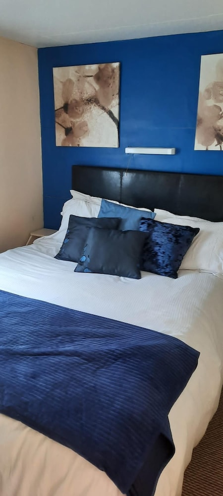 3 bed Caravan Approx 10 Mins From Beach Bill 1 view 3