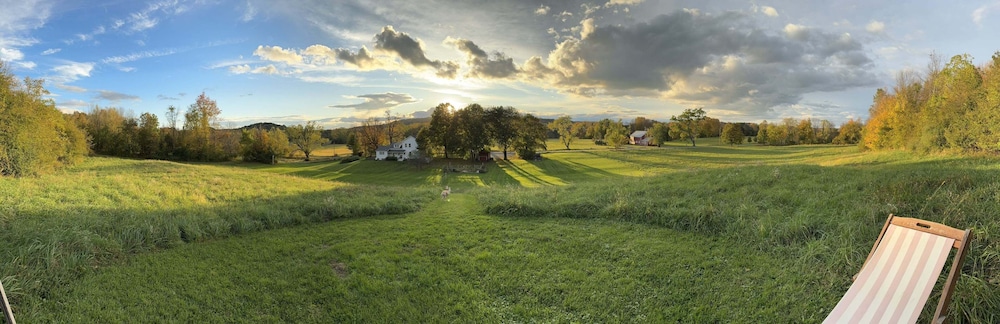 Gorgeous Hudson Valley Farmhouse On 14 Acres 3 Bedroom Home