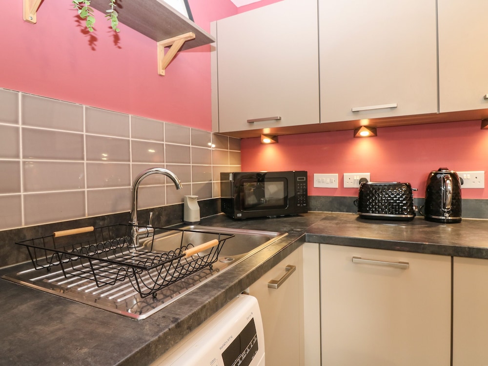 11 Ambleside Court