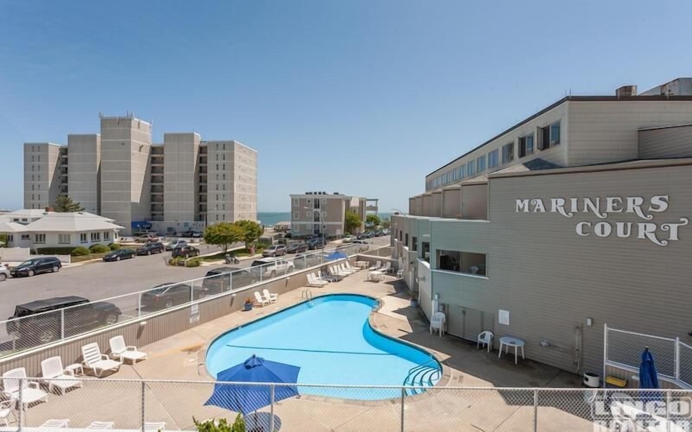 Mariners Court 201