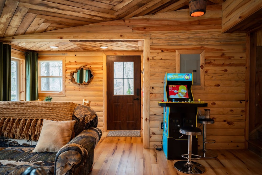Lakefront Hilltop Cabin Hot tub Firepit