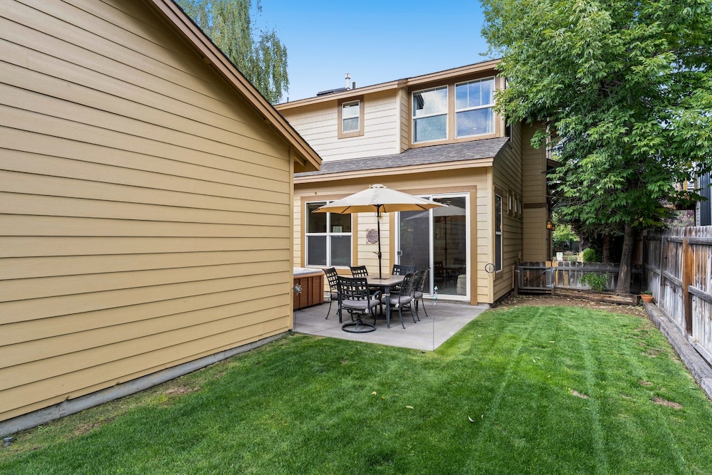 Old Mill Proxi 2 Bedroom Townhouse by RedAwning