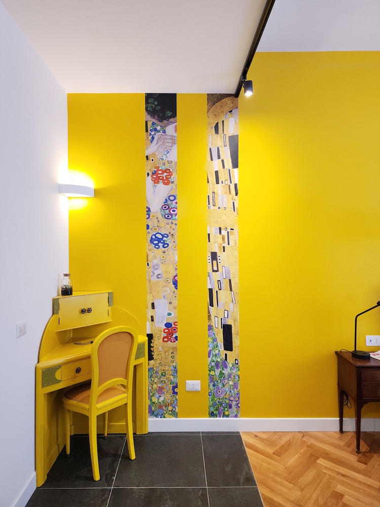 Prisma Rooms