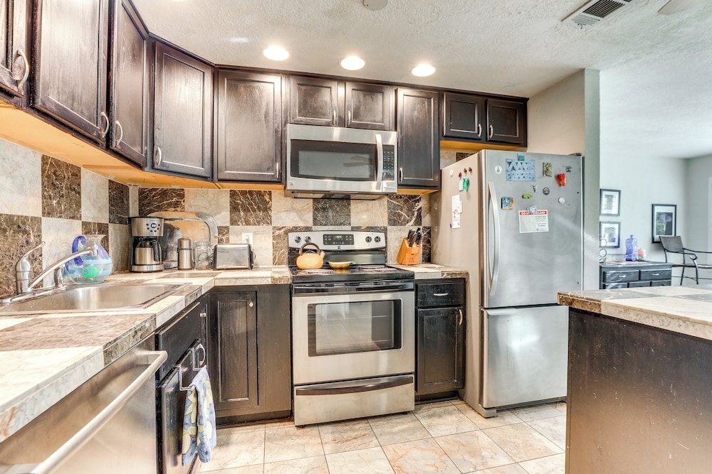 Englewood Bungalow 1 Mi to Beach: Pets Welcome!