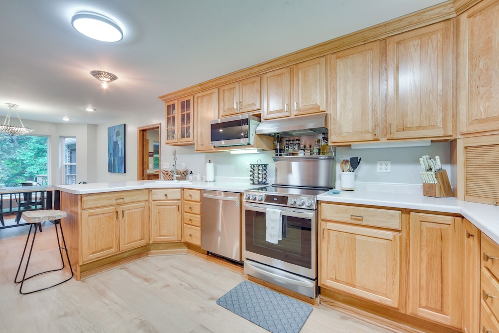 Swim Dock & Game Room: Lakefront Home in Siren!