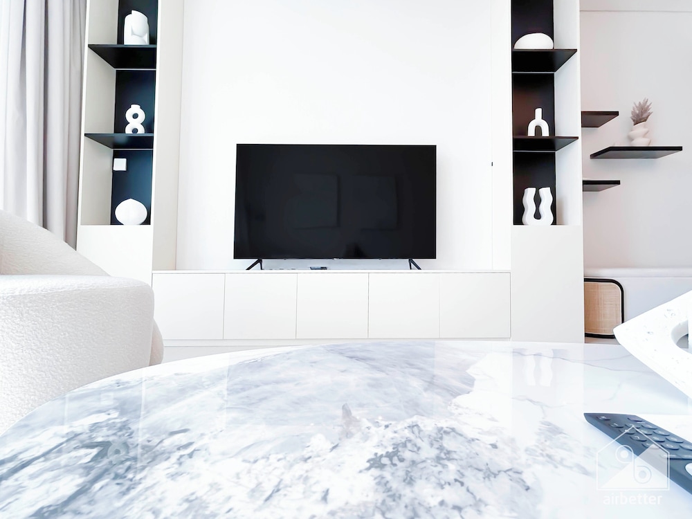 Luxurious 2B Apartment at Burj Crown Downtown