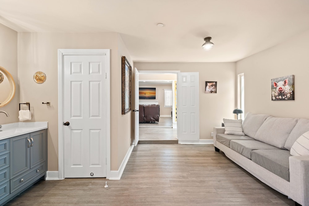 Whimsical Family Stay 10 Min Walk to PV Hospital