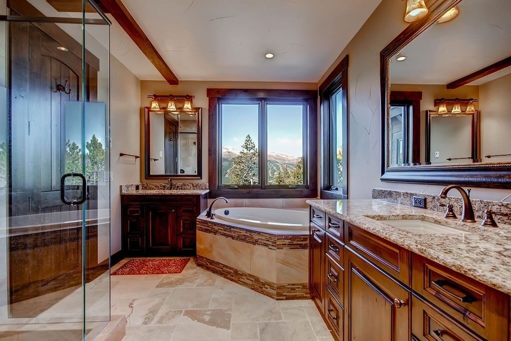 Three Sisters Lookout 5 Bedroom Home